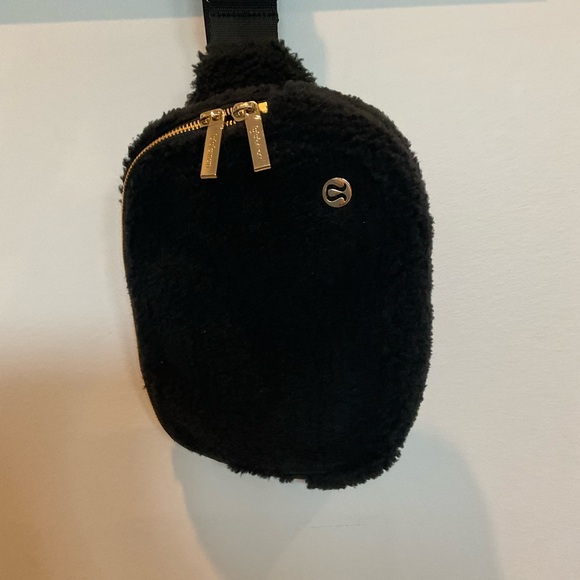 NWOT! lululemon Black Fuzzy Sherpa Crossbody Bag - Picture 2 of 6